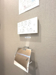  {H